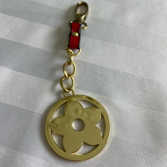 Gold Tone Daisy Clip Keychain - Picture 1 of 6